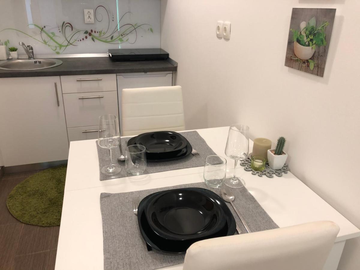 Luxury Central Studio Under The Castle Apartment ลูบลิยานา ภายนอก รูปภาพ